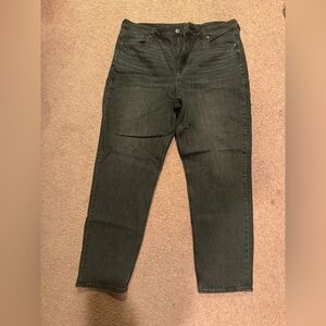 AE Strigid Mom Jean - Black